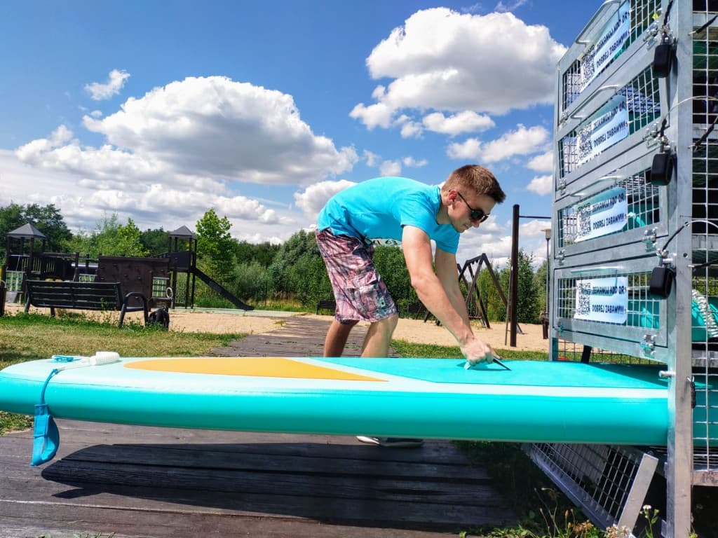 SUPomat — samoobsługowa stacja SUP
